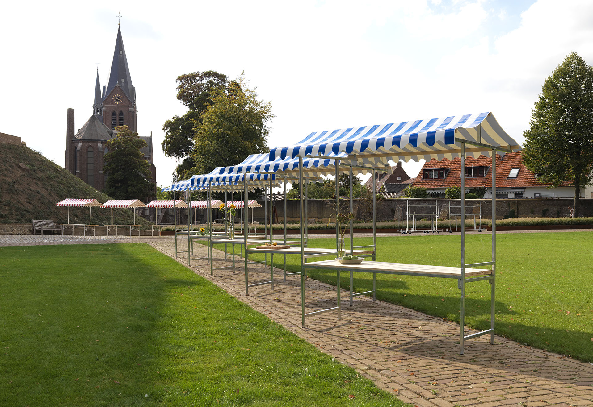 Professional Marktkraam rood-wit, brandwerend PVC zeildoek, vurenhout, 200x151x232cm (LxBxH)